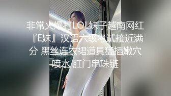 蜜桃少女黑丝露脸情趣装诱惑跟大鸡巴小哥哥激情啪啪大秀，温柔的舔弄大鸡巴，让小哥无套爆草各种蹂躏好刺激