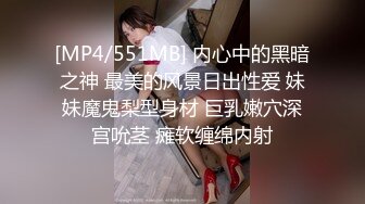 《爱情丶故事》网聊良家骚女开房操逼，扒掉内裤扣穴