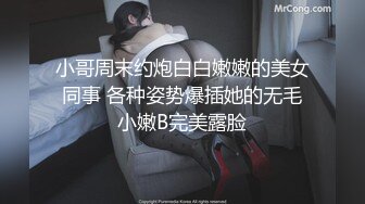 美女一路小跑急着上厕所 快憋不住了